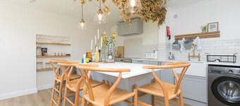 Dowran – Canonstown – On-Site Parking – Dog-Friendly – Garden