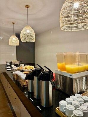 Free daily buffet breakfast  - Hotel Casa Grande (Governador Valadares)