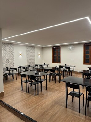 包含每日自助早餐