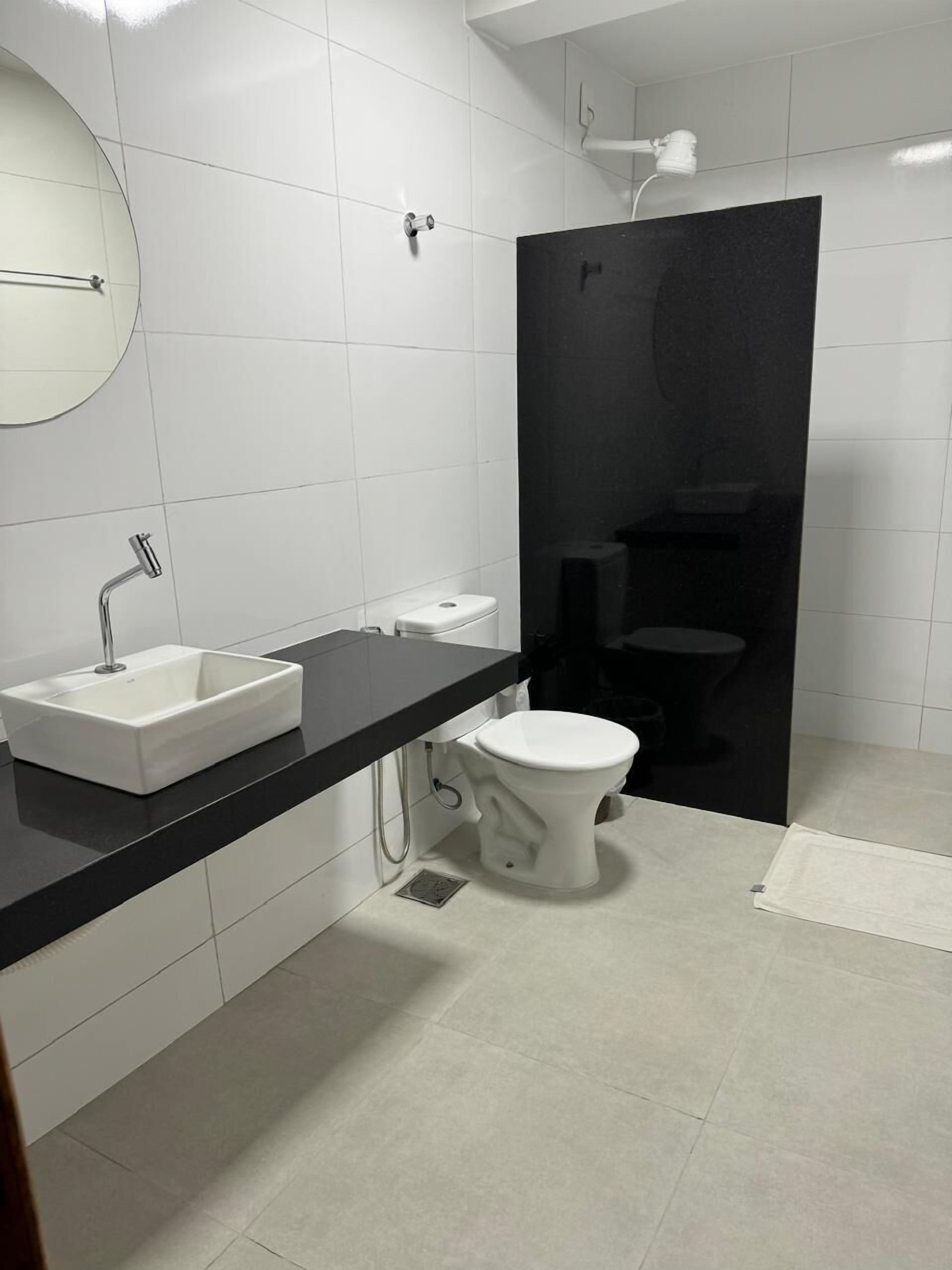 Quarto exclusivo, várias camas, vista para o pátio | Roupas de cama antialérgicas, ferros/tábuas de passar roupa