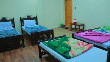 Quadruple Room | Desk, free WiFi
