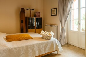 2 makuuhuonetta, silitysrauta/-lauta, ilmainen Wi-Fi, vuodevaatteet