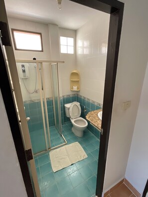 Dusche, Handtücher, Toilettenpapier