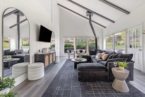 TV, fireplace, offices