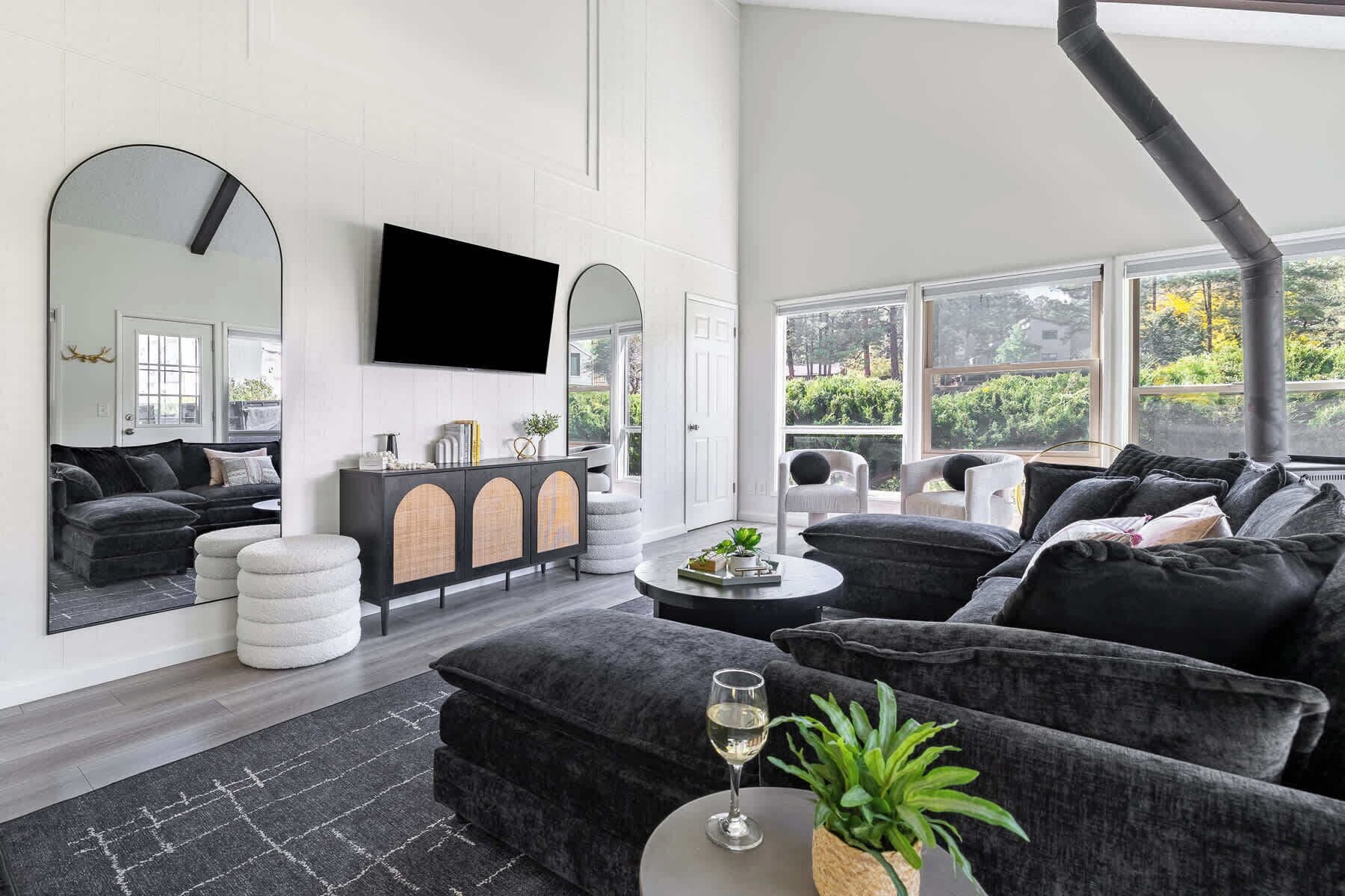 TV, fireplace, offices