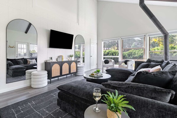 TV, fireplace, offices