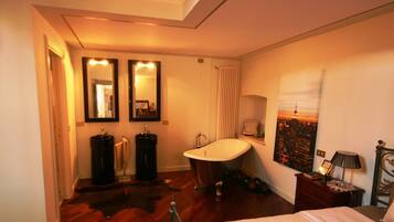 2 Schlafzimmer, Schreibtisch, BĂŒgeleisen/BĂŒgelbrett, Reisekinderbett