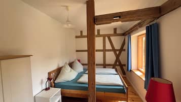 3 bedrooms, desk, free WiFi, bed sheets