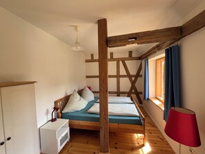 3 habitaciones, escritorio, wifi gratis y ropa de cama 