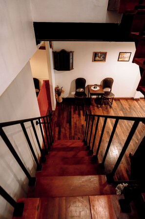 防过敏的被褥、笔记本电脑工作区、免费 WiFi、床单