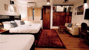 Ropa de cama hipoalergénica y espacio para trabajar con laptop