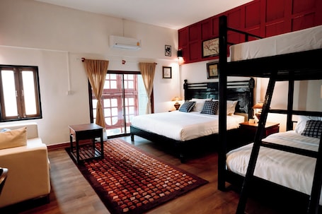 Family Quadruple Room | Hypo-allergenic bedding, laptop workspace, free WiFi, bed sheets