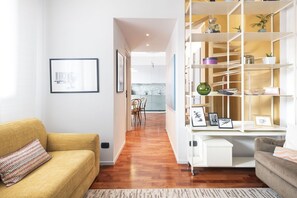 TV - Easylife - Cozy two-level unit in Isola (Milano)