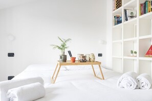 2 soverom, skrivebord, strykejern/-brett og wi-fi