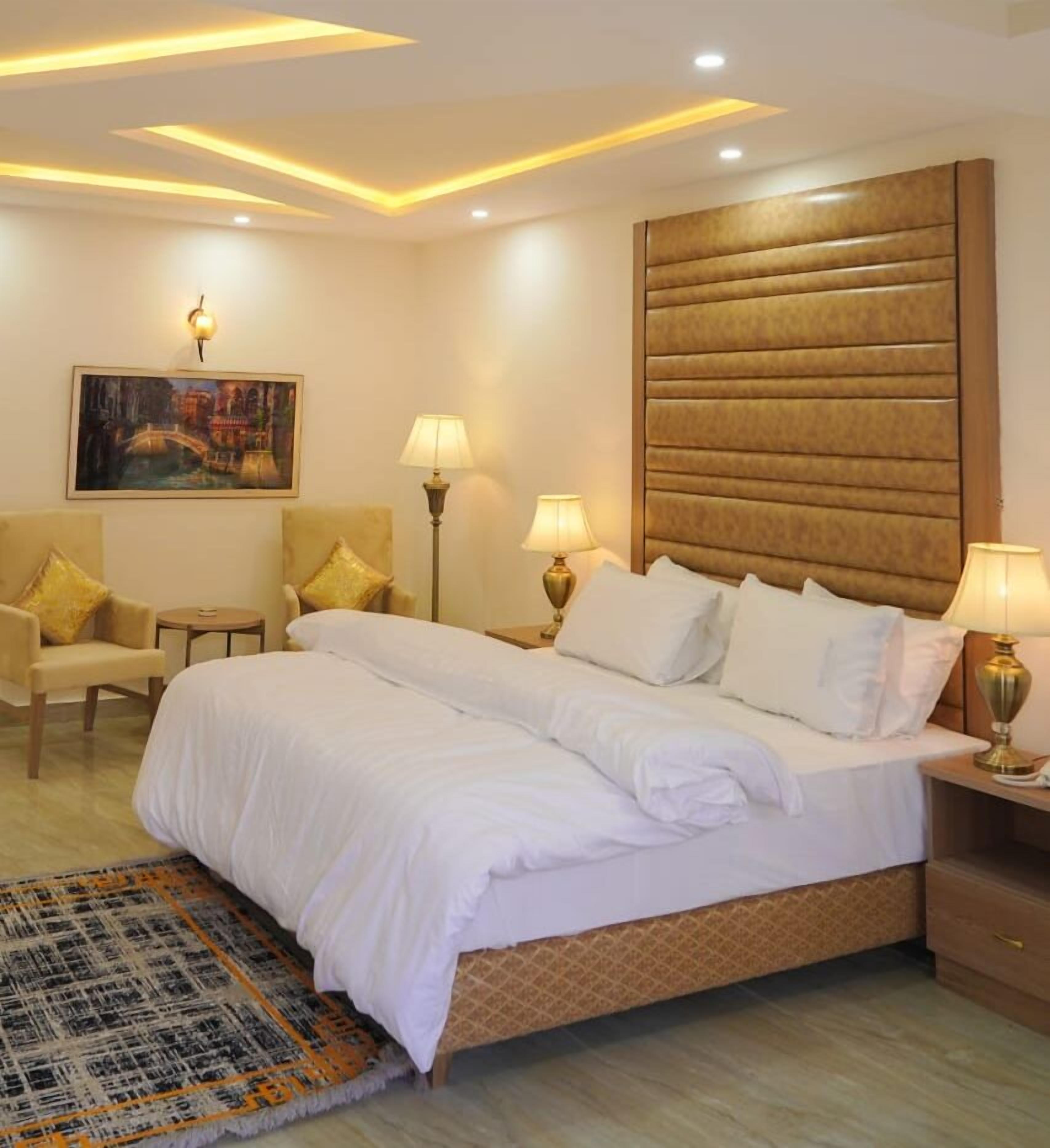 Standard Room | In-room safe, desk, soundproofing, iron/ironing board