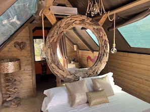 Tenda Mewah, hot tub | Brankas, meja kerja, dan Wi-Fi gratis