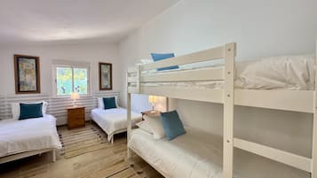 3 bedrooms, iron/ironing board, free WiFi