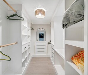 Interior - Luxurious 4-Bedroom Retreat with Pool (Sarasota)