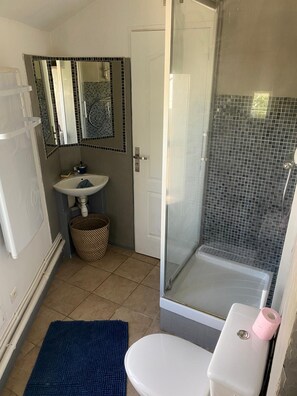 Towels, toilet paper