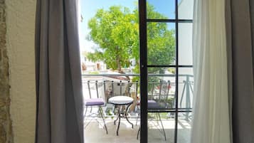 Standard Room | 1 bedroom, premium bedding, in-room safe, iron/ironing board