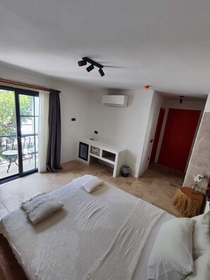 Deluxe Room, 1 Bedroom, Smoking, Garden View | 1 bedroom, premium bedding, in-room safe, iron/ironing board