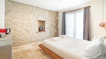 Standard Room, 1 Bedroom, Smoking | 1 bedroom, premium bedding, in-room safe, iron/ironing board