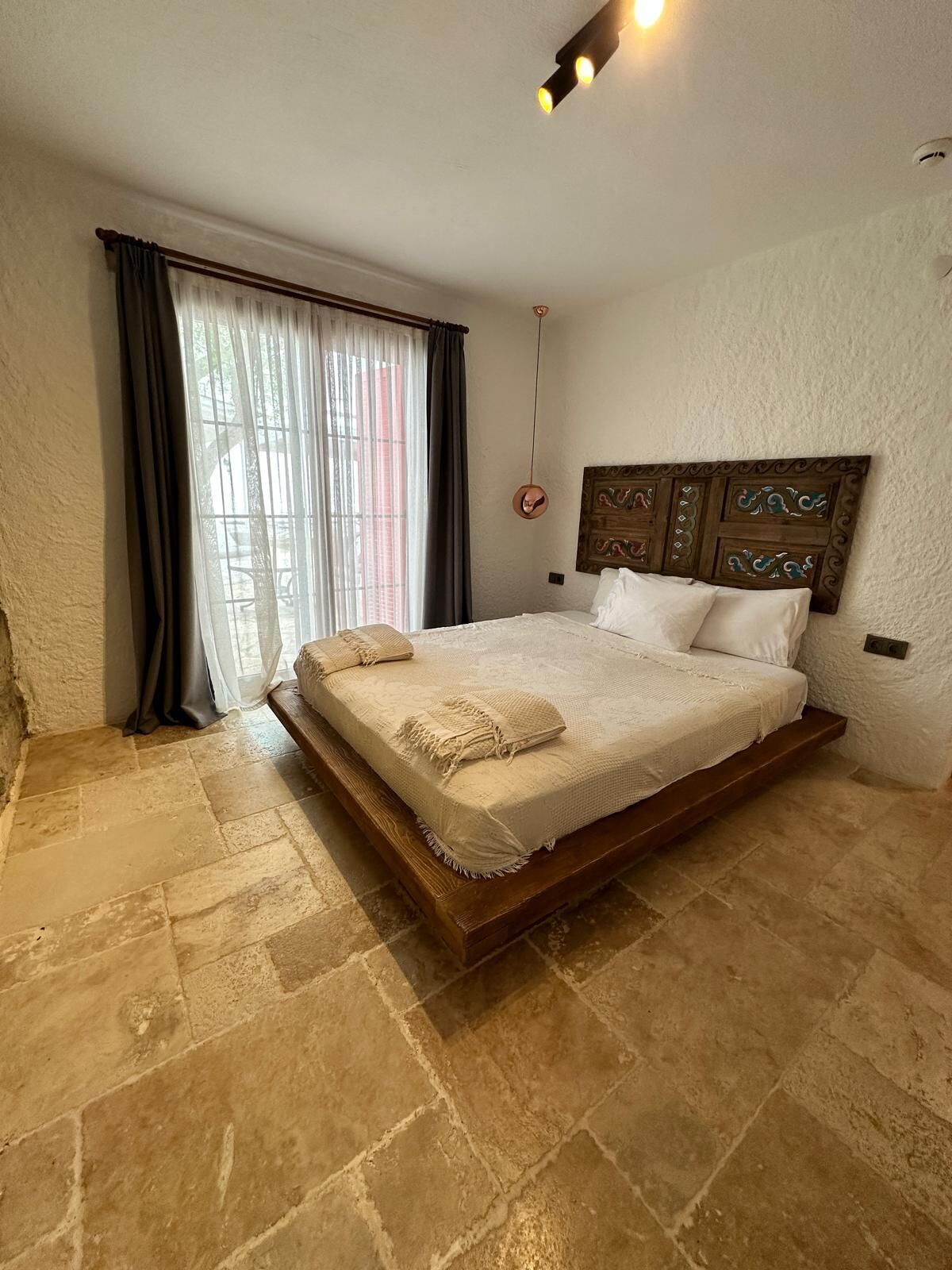 Luxe beddengoed, een kluis op de kamer, een strijkplank/strijkijzer