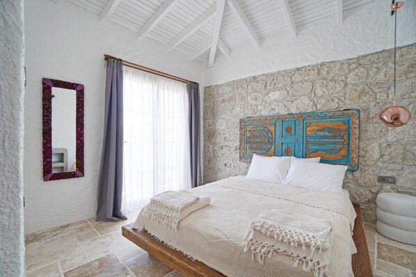 Sengetøy av topp kvalitet, safe på rommet og strykejern/-brett