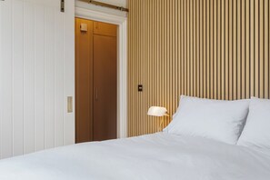 1 bedroom, desk, iron/ironing board, WiFi