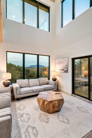 Unclassified image, 4 of 36, button - Luxe Cabin W Indoor Pool・Spacious Cabin, Sleeps 10 (Sevierville)