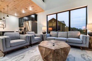 Unclassified image, 3 of 36, button - Luxe Cabin W Indoor Pool・Spacious Cabin, Sleeps 10 (Sevierville)