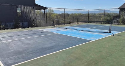 Family Friendly Getaway・Pool・Arcade・Hot Tub