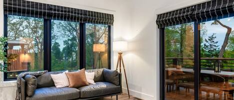 Televisión, chimenea, oficina