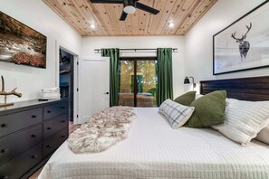 4 Schlafzimmer, Schreibtisch, Bügeleisen/Bügelbrett, WLAN