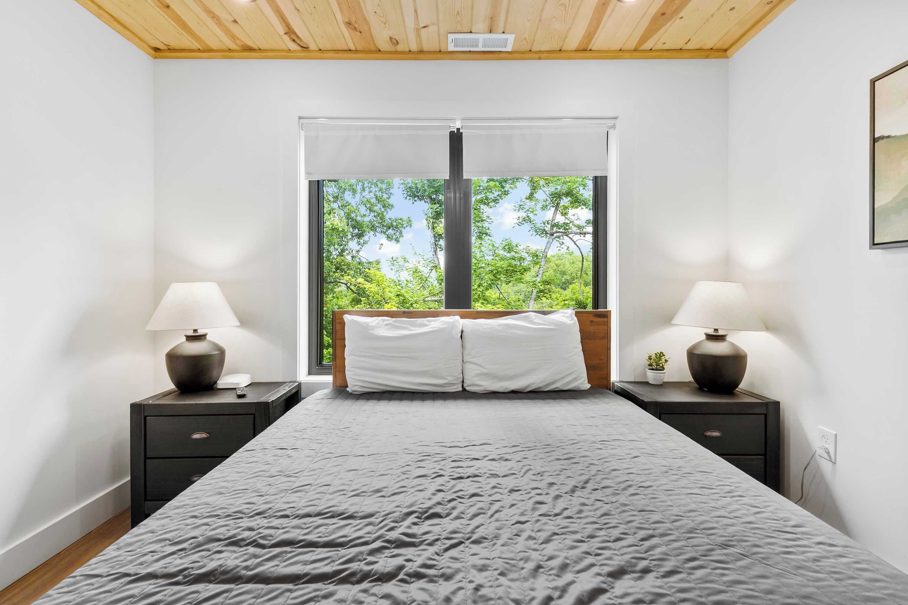 4 bedrooms, desk, iron/ironing board, WiFi