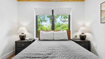 4 bedrooms, desk, iron/ironing board, WiFi