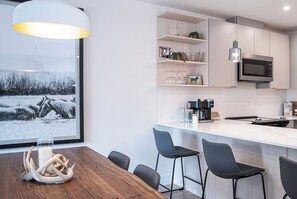 雪櫃、微波爐、焗爐、爐具