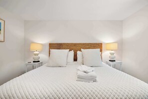 4 bedrooms, iron/ironing board, WiFi, bed sheets