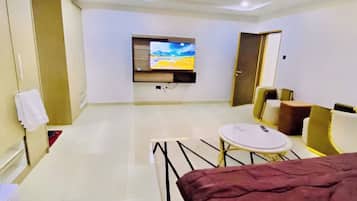 Apartment, 3 Bedrooms, Courtyard View, Courtyard Area | 3 bedrooms, in-room safe, iron/ironing board, free WiFi