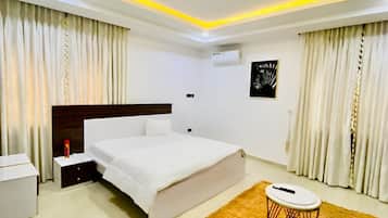 Apartment, 3 Bedrooms, Courtyard View, Courtyard Area | 3 bedrooms, in-room safe, iron/ironing board, free WiFi