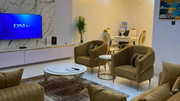 Apartment, 3 Bedrooms, Courtyard View, Courtyard Area | Living area