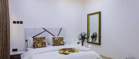 Apartment, 3 Bedrooms, Courtyard View, Courtyard Area