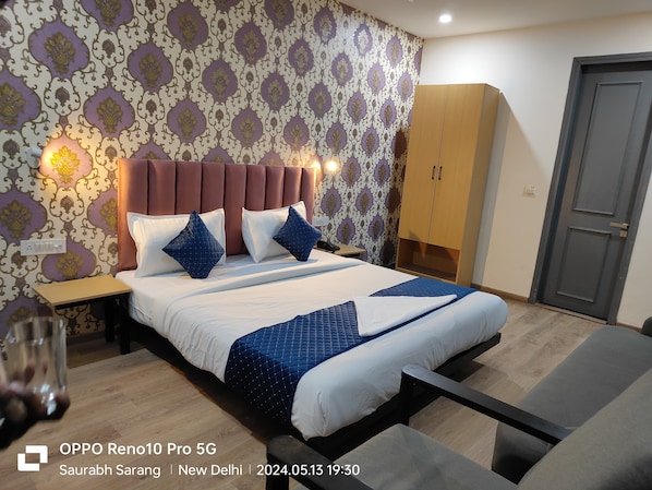 Egyptian cotton sheets, premium bedding, down comforters - Nidra Hotel (New Delhi)