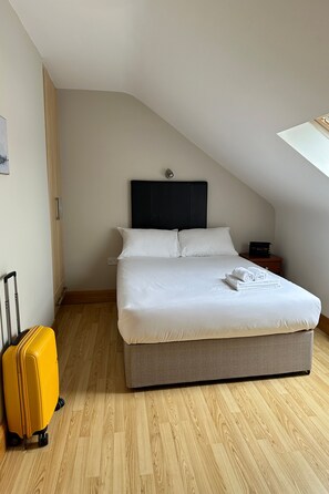 Desk, laptop workspace, iron/ironing board, free WiFi - Cúirt na Coiribe Self Catering (Galway)