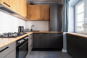 Deluxe Apartment, 2 Bedrooms | Private kitchen