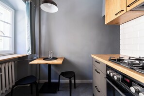 Deluxe Apartment, 2 Bedrooms | Private kitchen - RentPlanet - Apartament Malarska (Wroclaw)