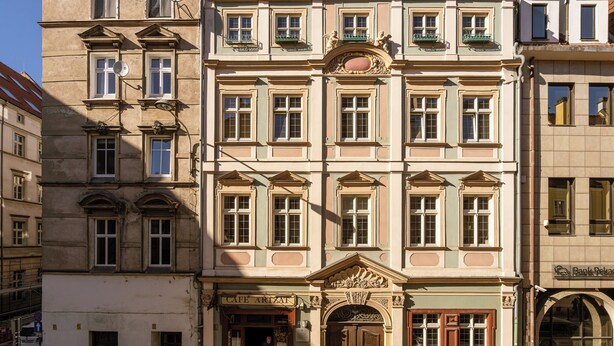A historic building with a cafe on the ground floor, multiple windows, and a traditional European architectural style. - RentPlanet - Apartament Malarska (Wroclaw)