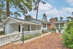 Exterior - 3938 La Vida Lobos - Adorable Cottage In the Pines (Carmel)