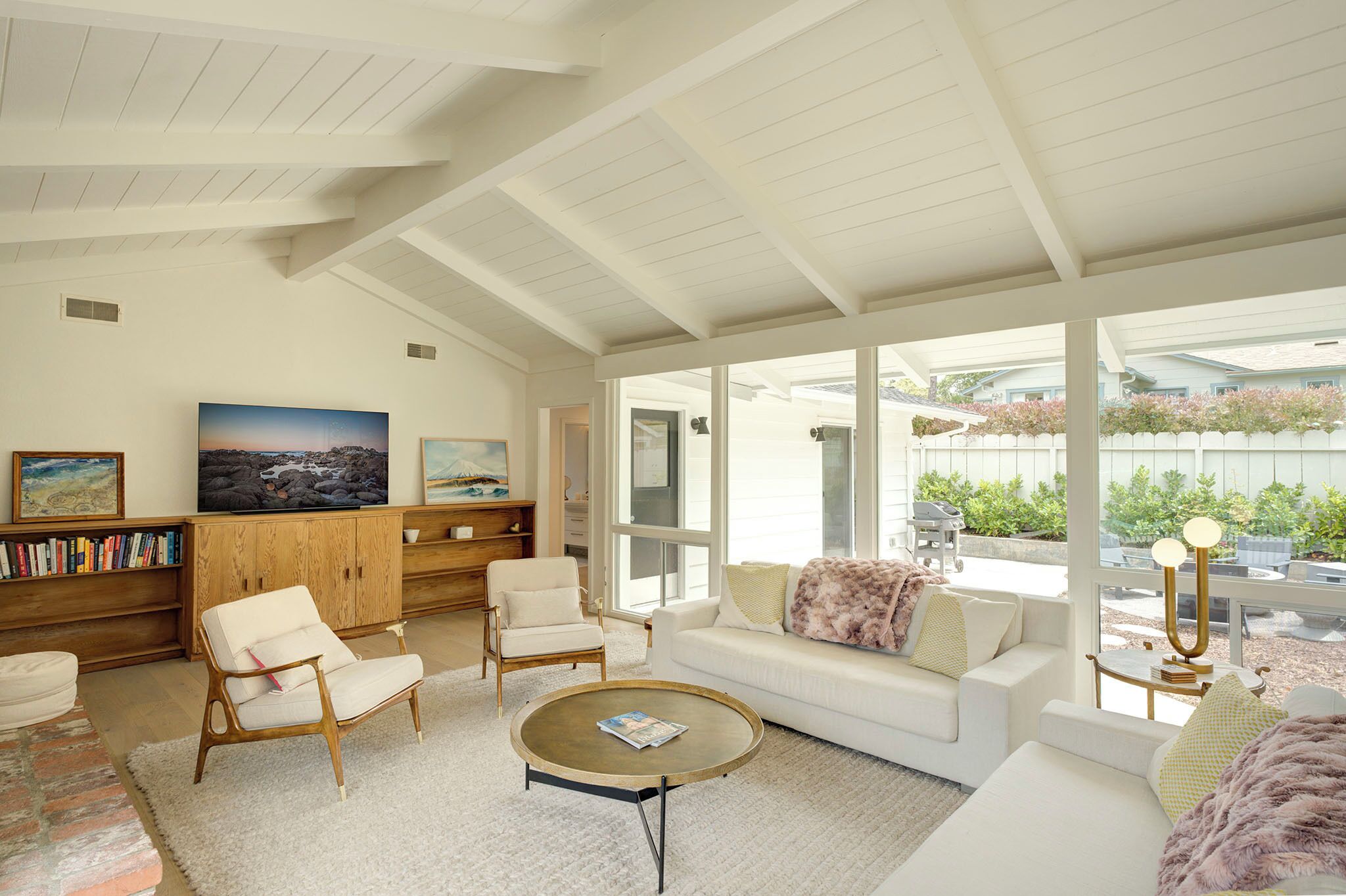 3938 La Vida Lobos - Adorable Cottage Under the Pines in Carmel-by-the-Sea