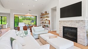 Smart-tv, en stereo och kontor